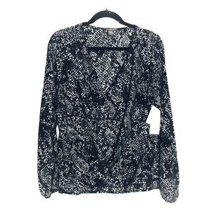 NWT Peace & Pearls Snakeskin print black and white blouse.